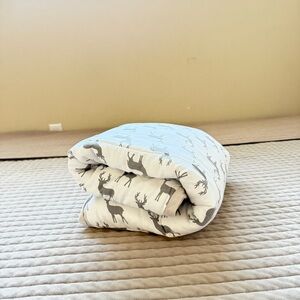 Gray and White Deer Print Comforter